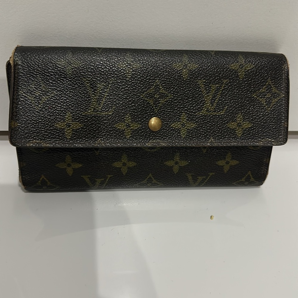 Louis Vuitton Wallet - Authentic